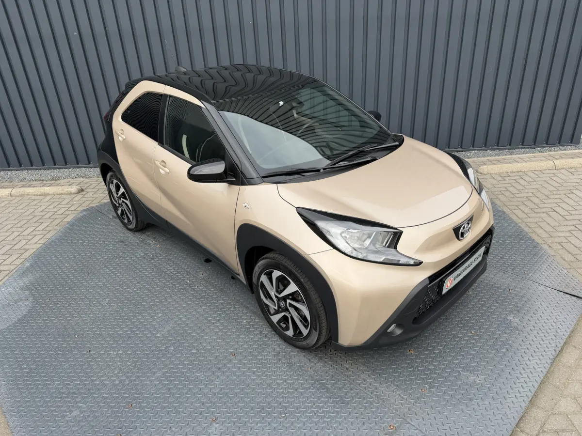 1.0 VVT-i S-CVT Envy / Bi tone | Brass Gold en zwart | 10 jr GARANTIE | Rijklaar!!