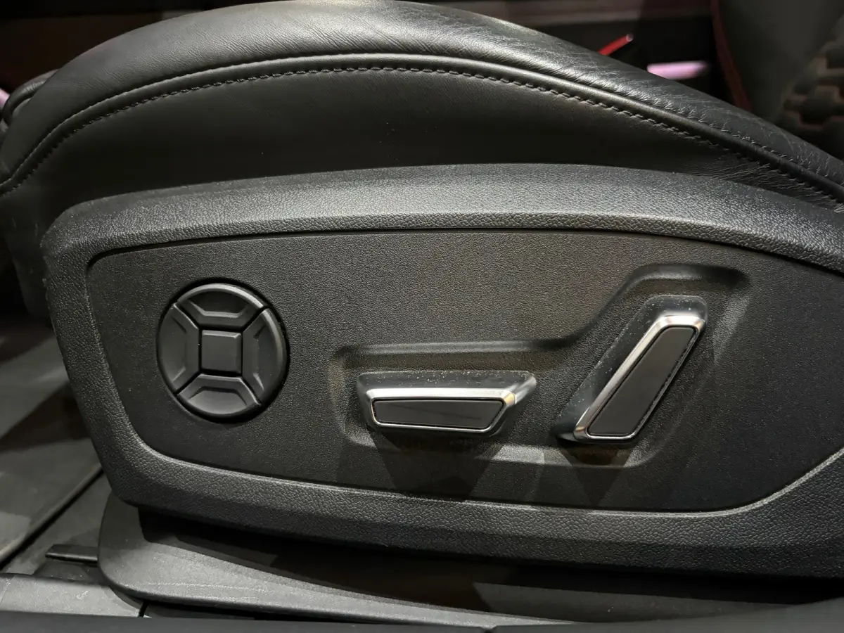 Audi RS6 Avant 4.0 TFSI Quattro Pano Soft close B&O 360° Stoelvent "Akrapovic"