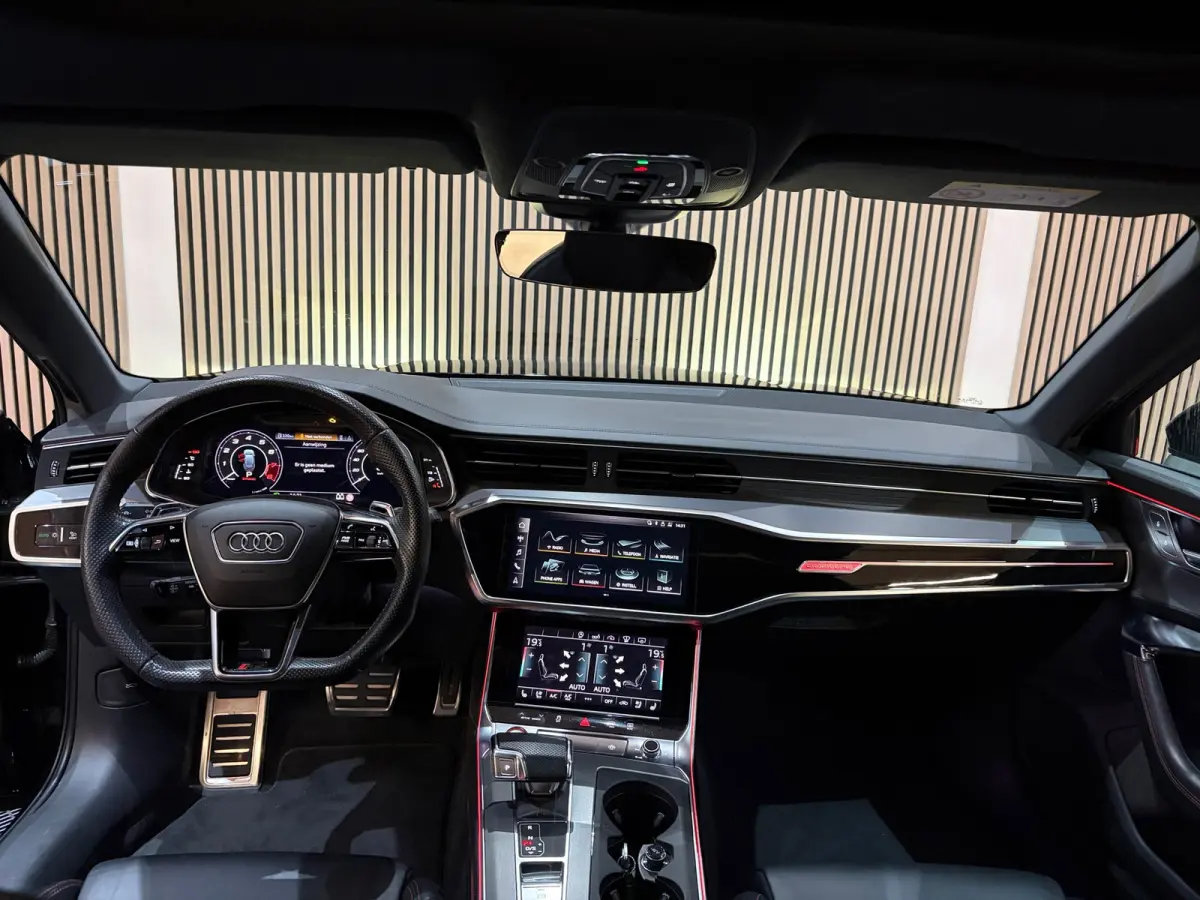 Audi RS6 Avant 4.0 TFSI Quattro Pano Soft close B&O 360° Stoelvent "Akrapovic"