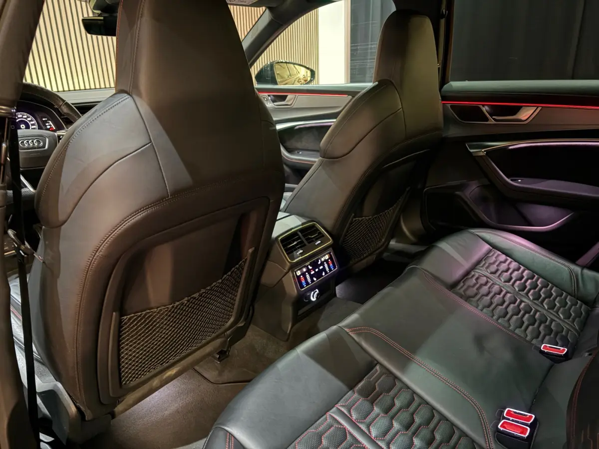 Audi RS6 Avant 4.0 TFSI Quattro Pano Soft close B&O 360° Stoelvent "Akrapovic"