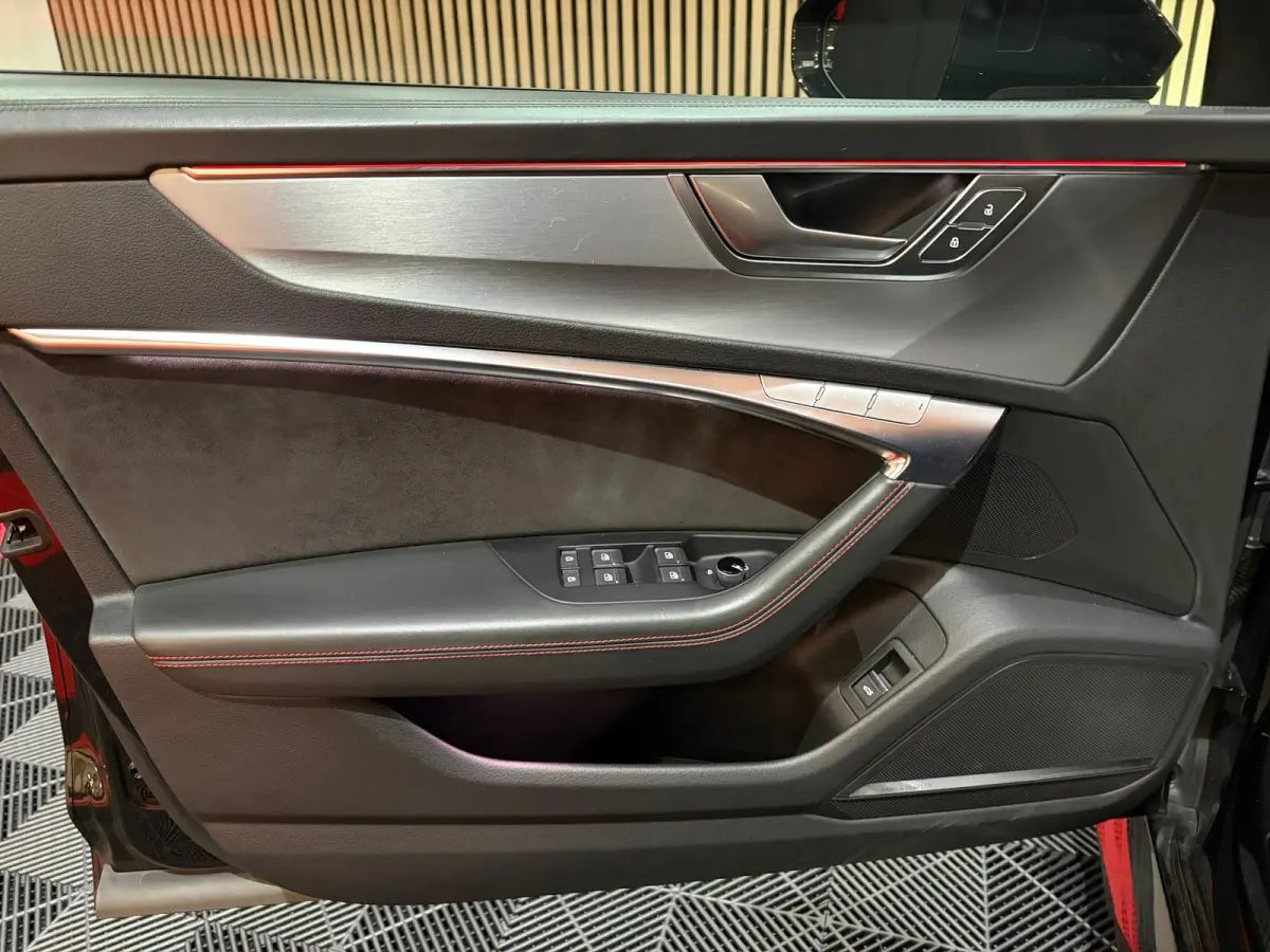 Audi RS6 Avant 4.0 TFSI Quattro Pano Soft close B&O 360° Stoelvent "Akrapovic"