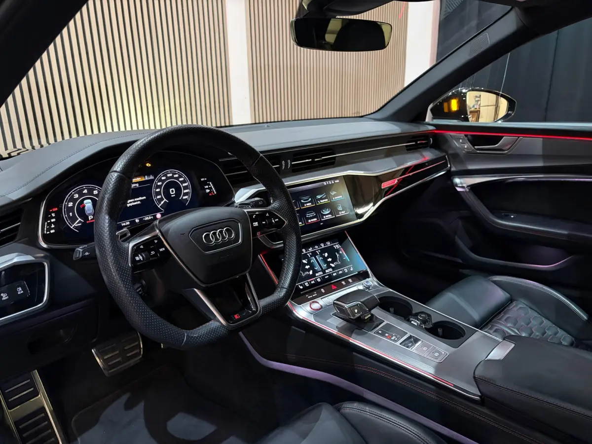 Audi RS6 Avant 4.0 TFSI Quattro Pano Soft close B&O 360° Stoelvent "Akrapovic"