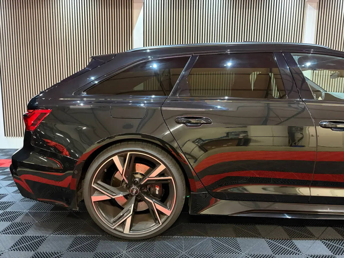 Audi RS6 Avant 4.0 TFSI Quattro Pano Soft close B&O 360° Stoelvent "Akrapovic"