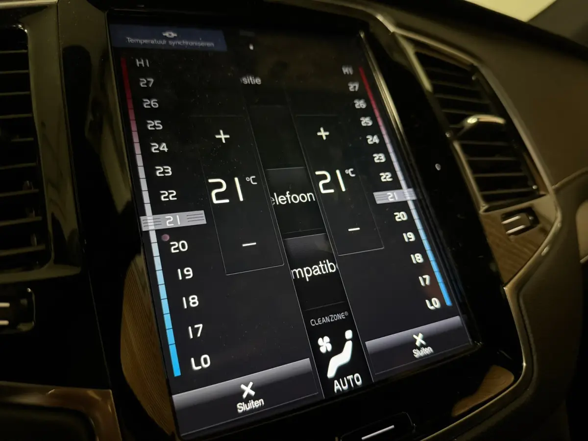 T8 AWD Recharge R-Design | Luchtvering | Trekhaak | 360 Camera | Harman Kardon | Schuifdak | Head-Up Display | Adaptieve Cruise Control | Stoel en Stuurwielverwarming | Pilot Assist | BLIS D