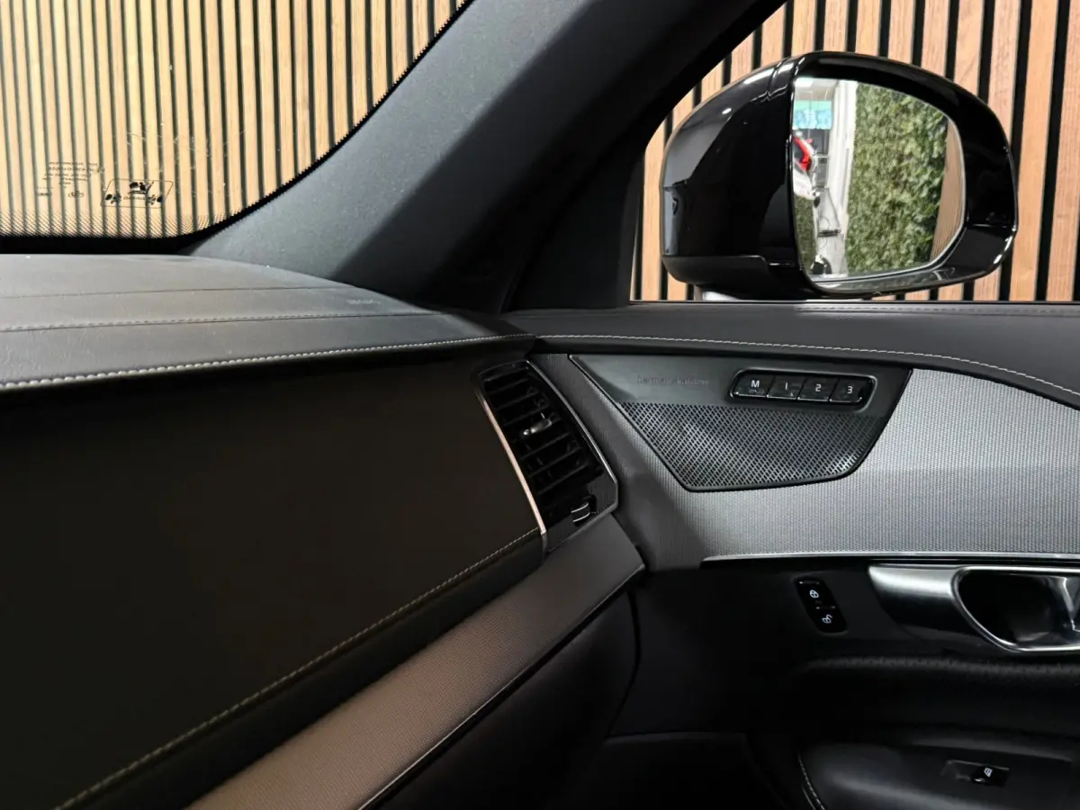 T8 AWD Recharge R-Design | Luchtvering | Trekhaak | 360 Camera | Harman Kardon | Schuifdak | Head-Up Display | Adaptieve Cruise Control | Stoel en Stuurwielverwarming | Pilot Assist | BLIS D