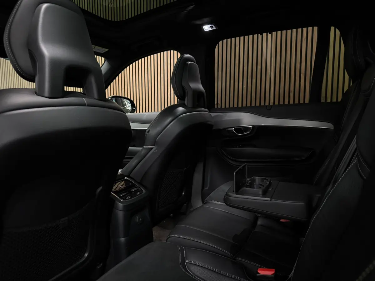 T8 AWD Recharge R-Design | Luchtvering | Trekhaak | 360 Camera | Harman Kardon | Schuifdak | Head-Up Display | Adaptieve Cruise Control | Stoel en Stuurwielverwarming | Pilot Assist | BLIS D