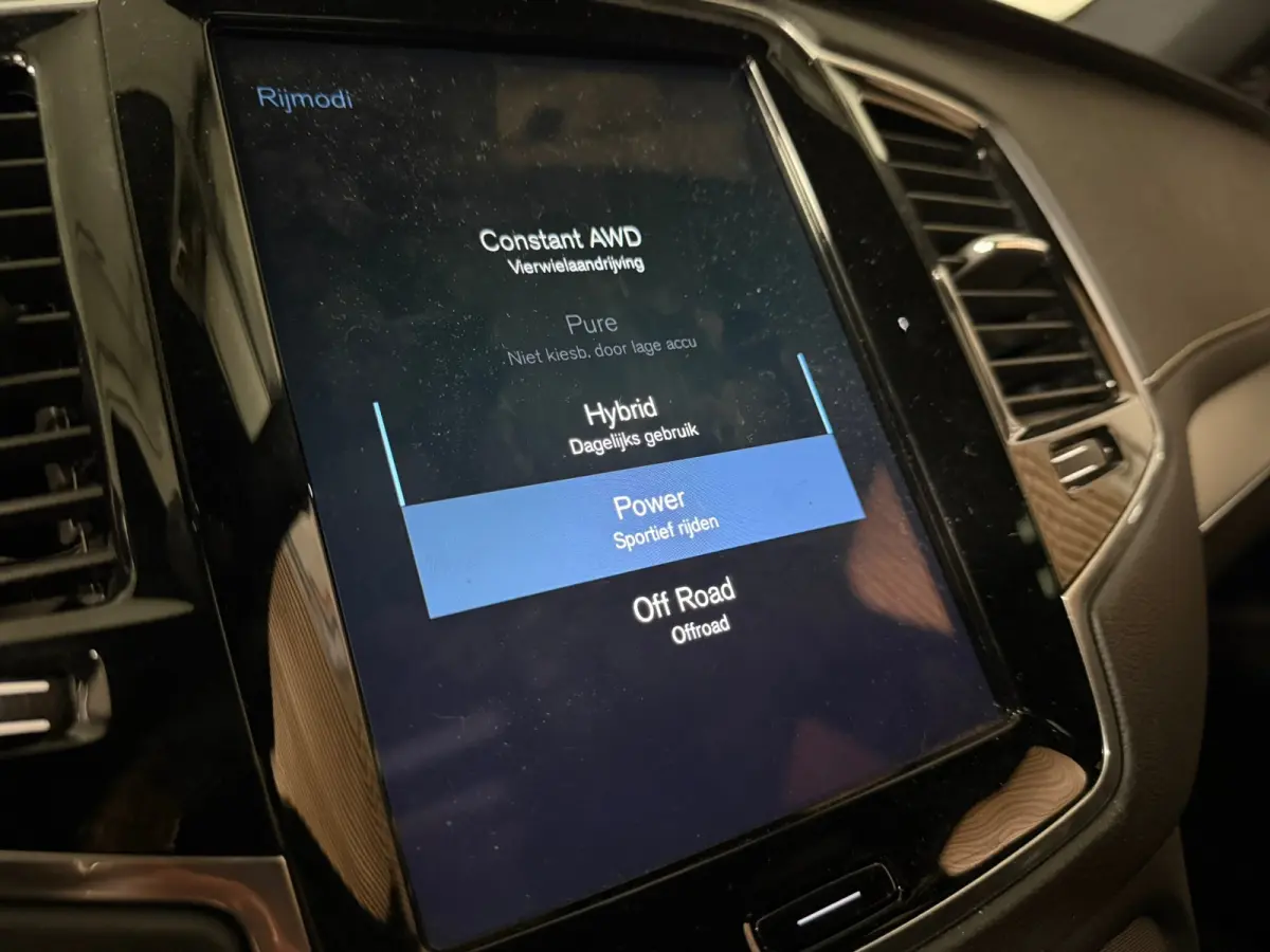 T8 AWD Recharge R-Design | Luchtvering | Trekhaak | 360 Camera | Harman Kardon | Schuifdak | Head-Up Display | Adaptieve Cruise Control | Stoel en Stuurwielverwarming | Pilot Assist | BLIS D