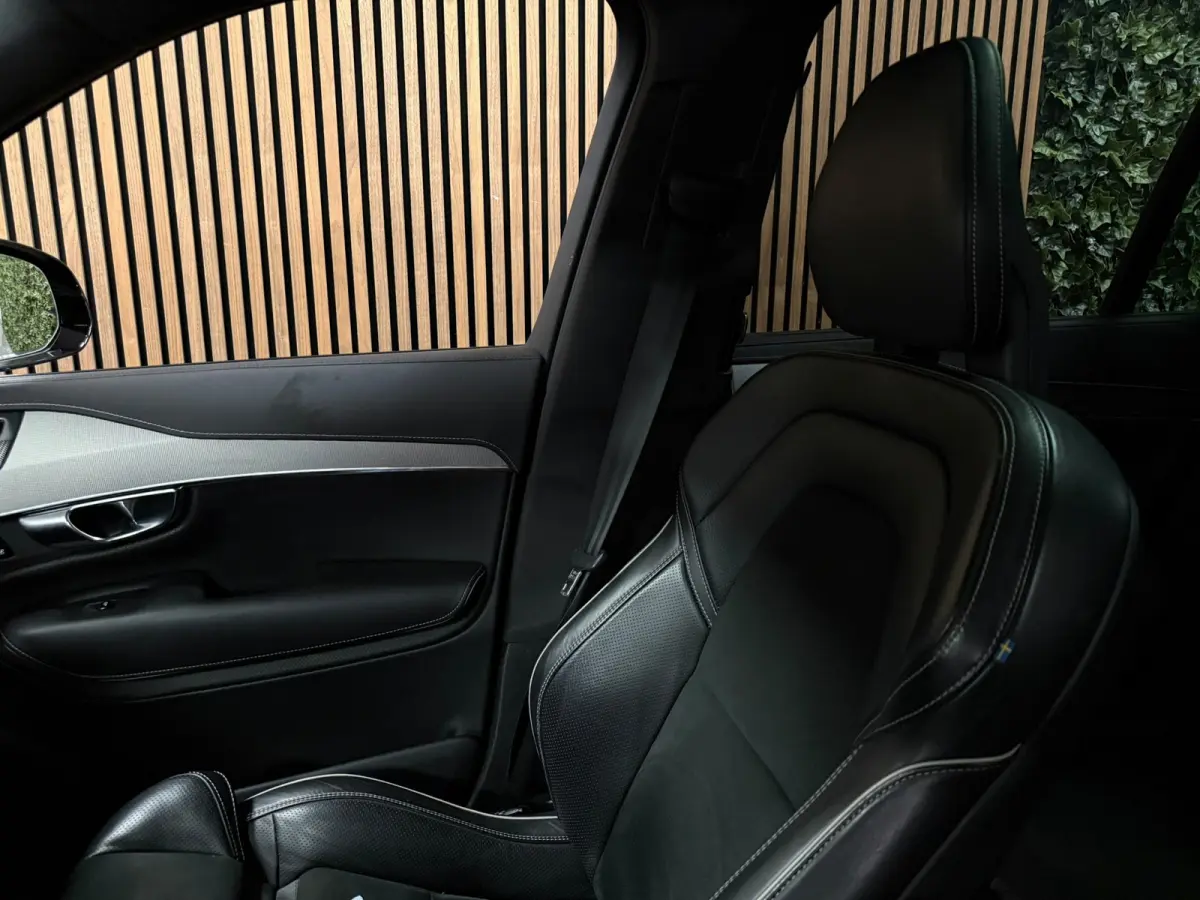 T8 AWD Recharge R-Design | Luchtvering | Trekhaak | 360 Camera | Harman Kardon | Schuifdak | Head-Up Display | Adaptieve Cruise Control | Stoel en Stuurwielverwarming | Pilot Assist | BLIS D