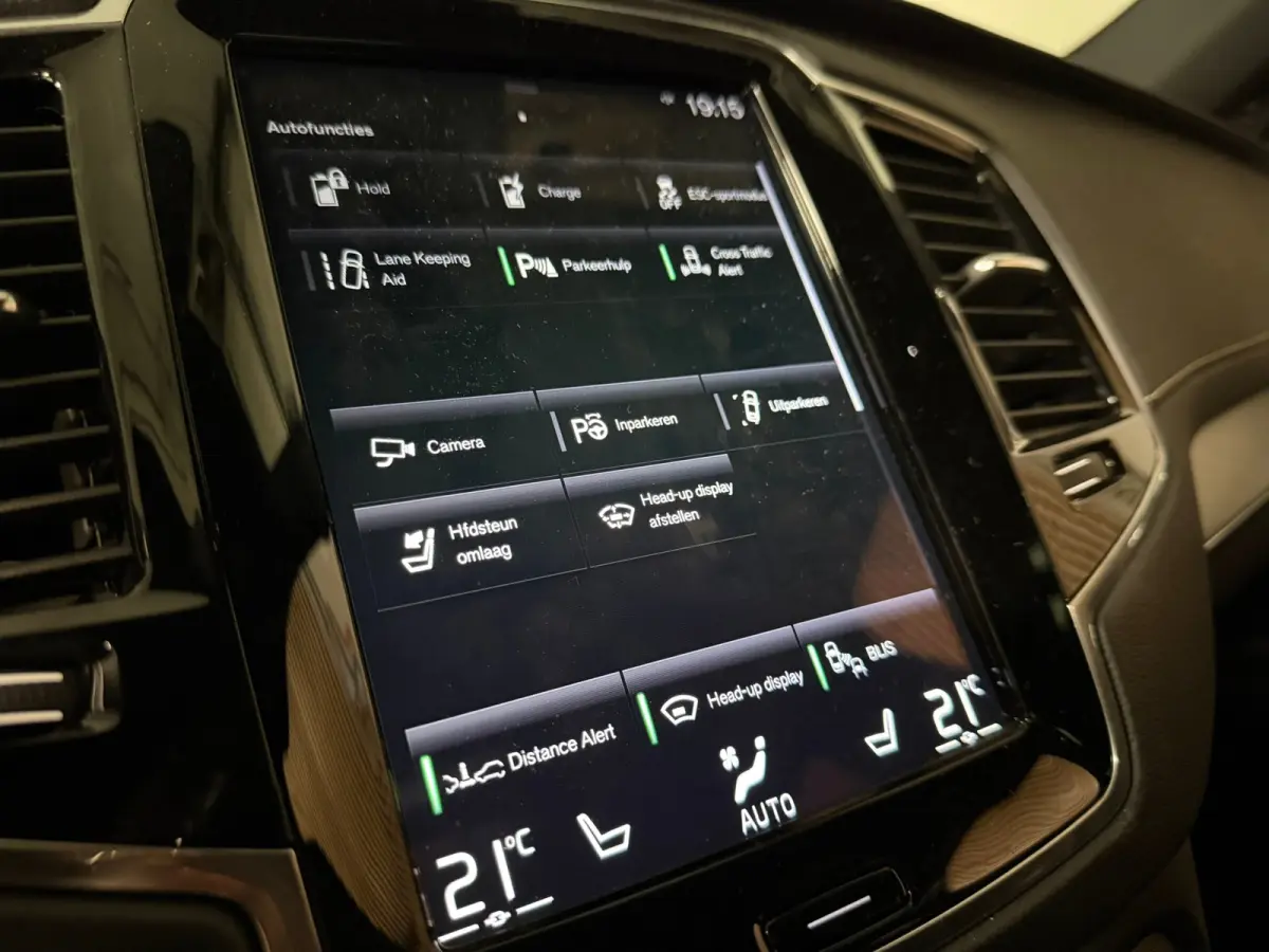 T8 AWD Recharge R-Design | Luchtvering | Trekhaak | 360 Camera | Harman Kardon | Schuifdak | Head-Up Display | Adaptieve Cruise Control | Stoel en Stuurwielverwarming | Pilot Assist | BLIS D