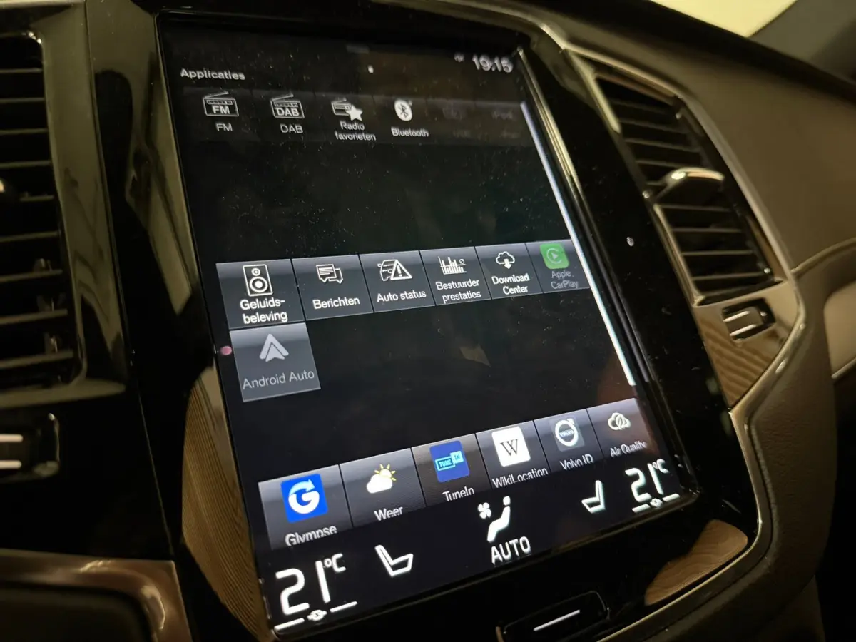 T8 AWD Recharge R-Design | Luchtvering | Trekhaak | 360 Camera | Harman Kardon | Schuifdak | Head-Up Display | Adaptieve Cruise Control | Stoel en Stuurwielverwarming | Pilot Assist | BLIS D