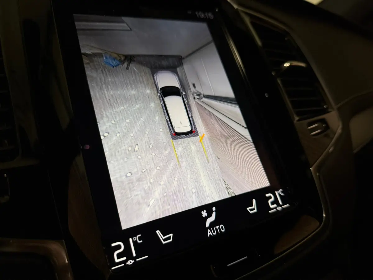 T8 AWD Recharge R-Design | Luchtvering | Trekhaak | 360 Camera | Harman Kardon | Schuifdak | Head-Up Display | Adaptieve Cruise Control | Stoel en Stuurwielverwarming | Pilot Assist | BLIS D