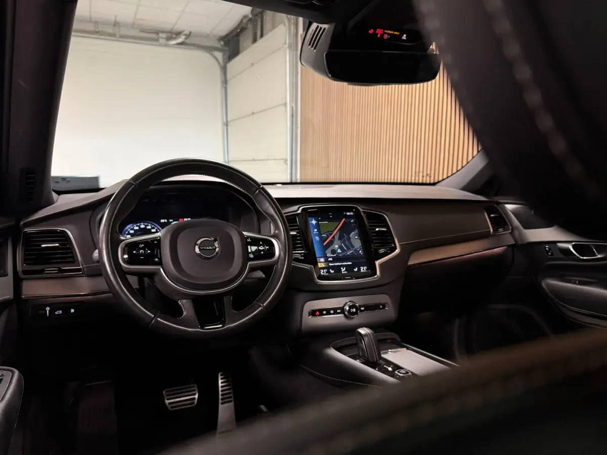 T8 AWD Recharge R-Design | Luchtvering | Trekhaak | 360 Camera | Harman Kardon | Schuifdak | Head-Up Display | Adaptieve Cruise Control | Stoel en Stuurwielverwarming | Pilot Assist | BLIS D