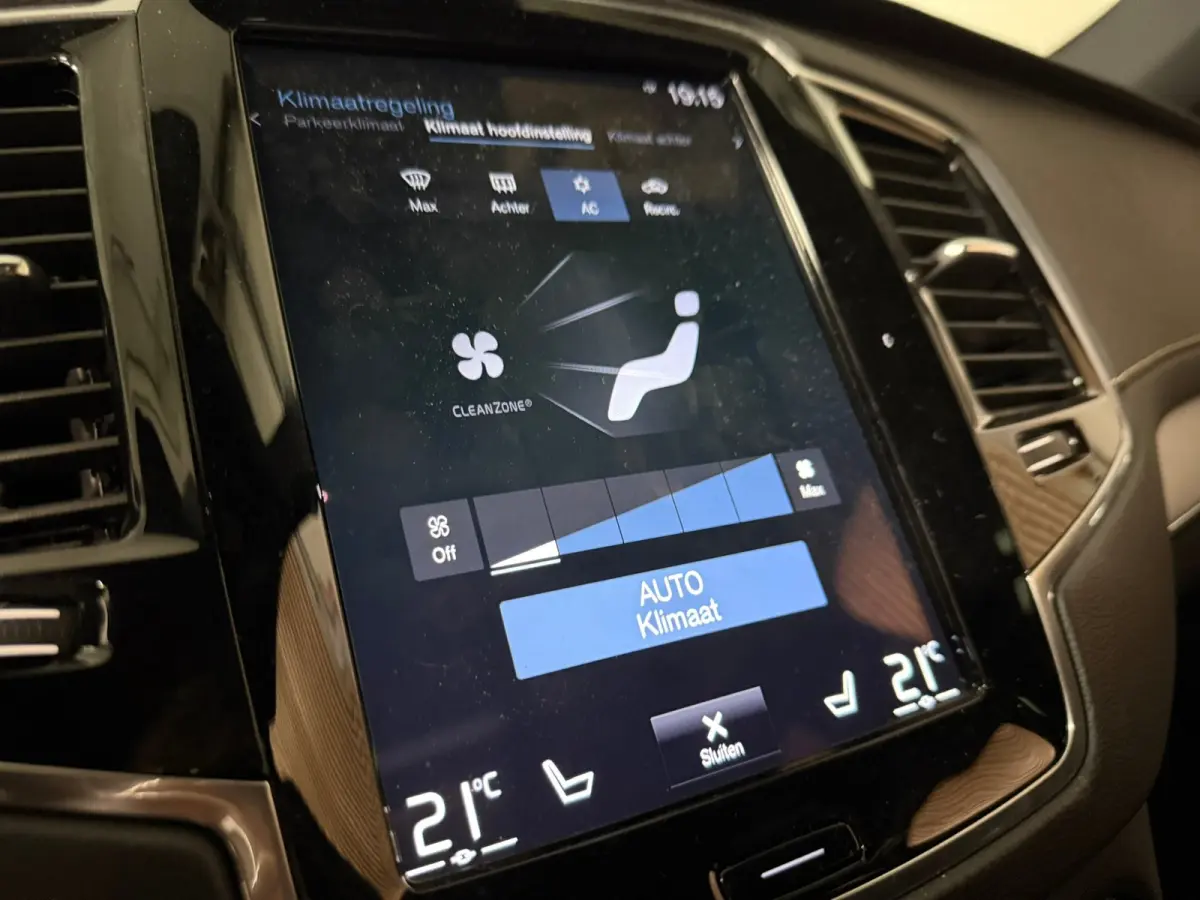 T8 AWD Recharge R-Design | Luchtvering | Trekhaak | 360 Camera | Harman Kardon | Schuifdak | Head-Up Display | Adaptieve Cruise Control | Stoel en Stuurwielverwarming | Pilot Assist | BLIS D