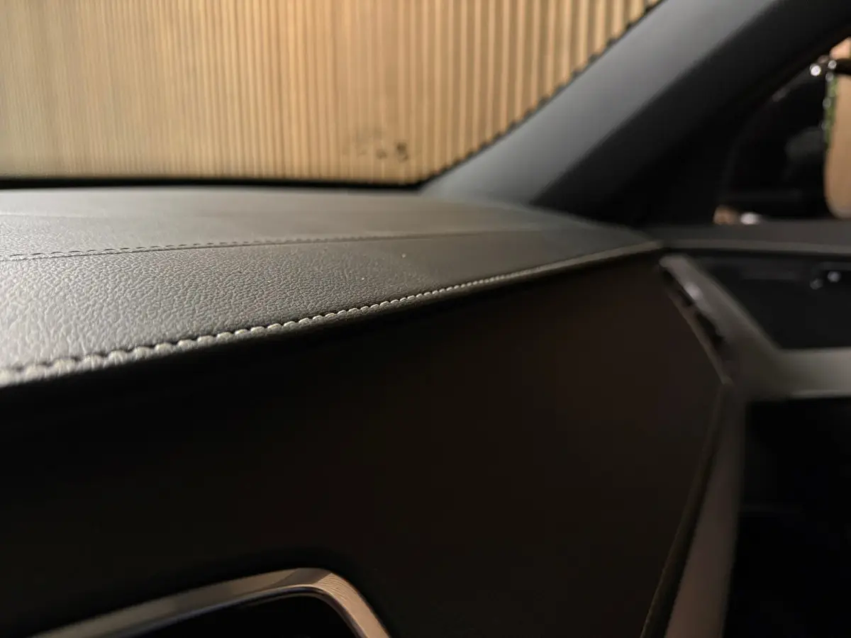 T8 AWD Recharge R-Design | Luchtvering | Trekhaak | 360 Camera | Harman Kardon | Schuifdak | Head-Up Display | Adaptieve Cruise Control | Stoel en Stuurwielverwarming | Pilot Assist | BLIS D
