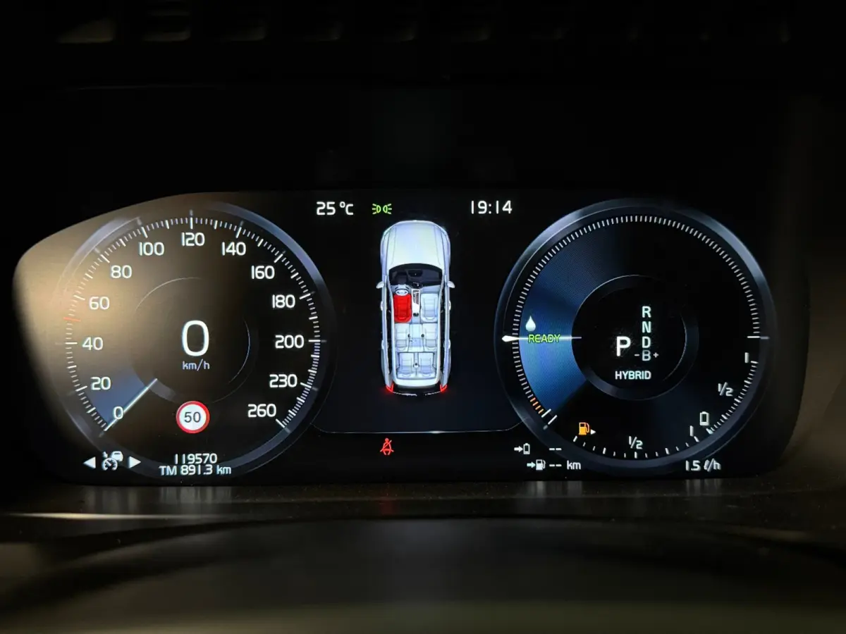 T8 AWD Recharge R-Design | Luchtvering | Trekhaak | 360 Camera | Harman Kardon | Schuifdak | Head-Up Display | Adaptieve Cruise Control | Stoel en Stuurwielverwarming | Pilot Assist | BLIS D