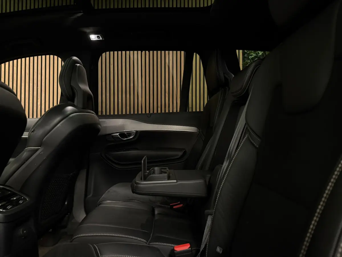 T8 AWD Recharge R-Design | Luchtvering | Trekhaak | 360 Camera | Harman Kardon | Schuifdak | Head-Up Display | Adaptieve Cruise Control | Stoel en Stuurwielverwarming | Pilot Assist | BLIS D