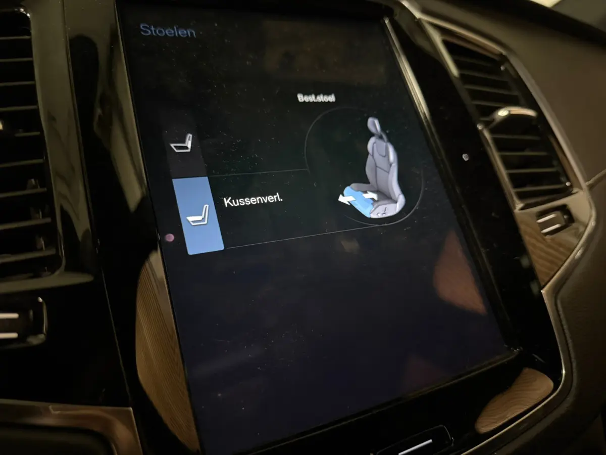 T8 AWD Recharge R-Design | Luchtvering | Trekhaak | 360 Camera | Harman Kardon | Schuifdak | Head-Up Display | Adaptieve Cruise Control | Stoel en Stuurwielverwarming | Pilot Assist | BLIS D