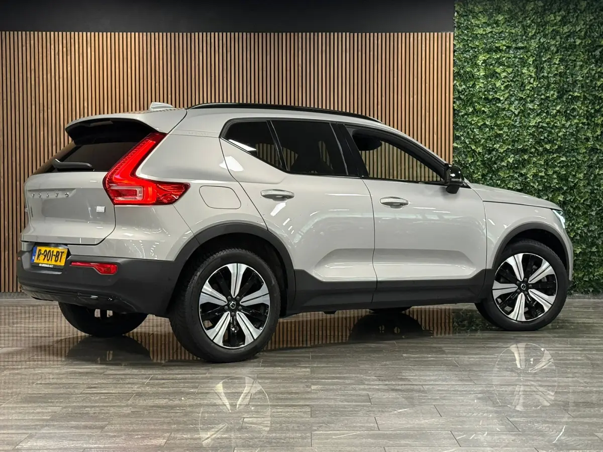 T5 Ultimate Dark | Trekhaak | Schuifdak | Harman Kardon | Parkeercamera | All Season banden | Adaptieve Cruise Control | Pilot Assist | BLIS Dode Hoek Detectie | Bestuurdersstoel elektrisch 