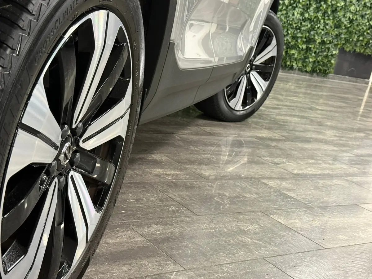 T5 Ultimate Dark | Trekhaak | Schuifdak | Harman Kardon | Parkeercamera | All Season banden | Adaptieve Cruise Control | Pilot Assist | BLIS Dode Hoek Detectie | Bestuurdersstoel elektrisch 