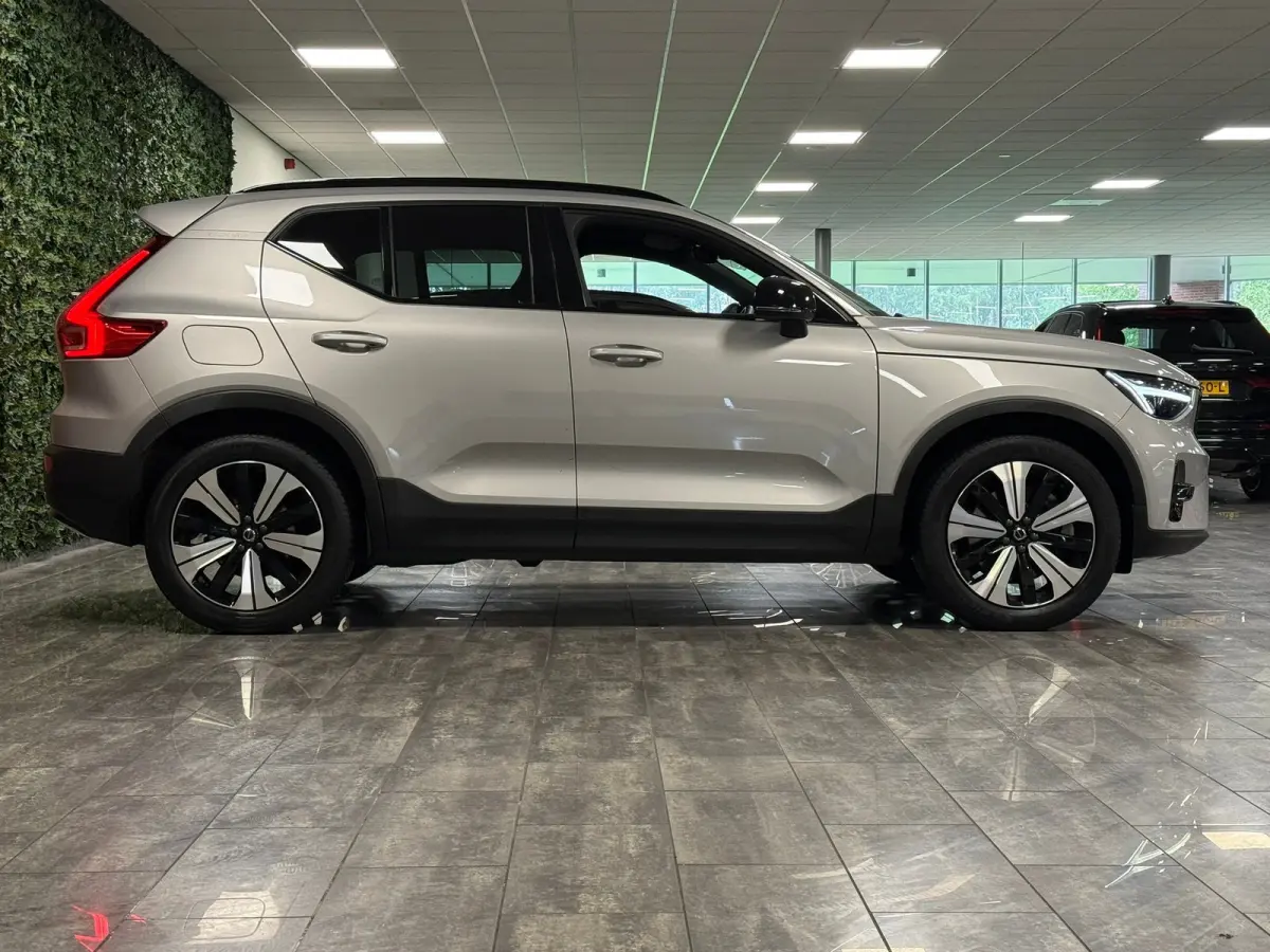 T5 Ultimate Dark | Trekhaak | Schuifdak | Harman Kardon | Parkeercamera | All Season banden | Adaptieve Cruise Control | Pilot Assist | BLIS Dode Hoek Detectie | Bestuurdersstoel elektrisch 