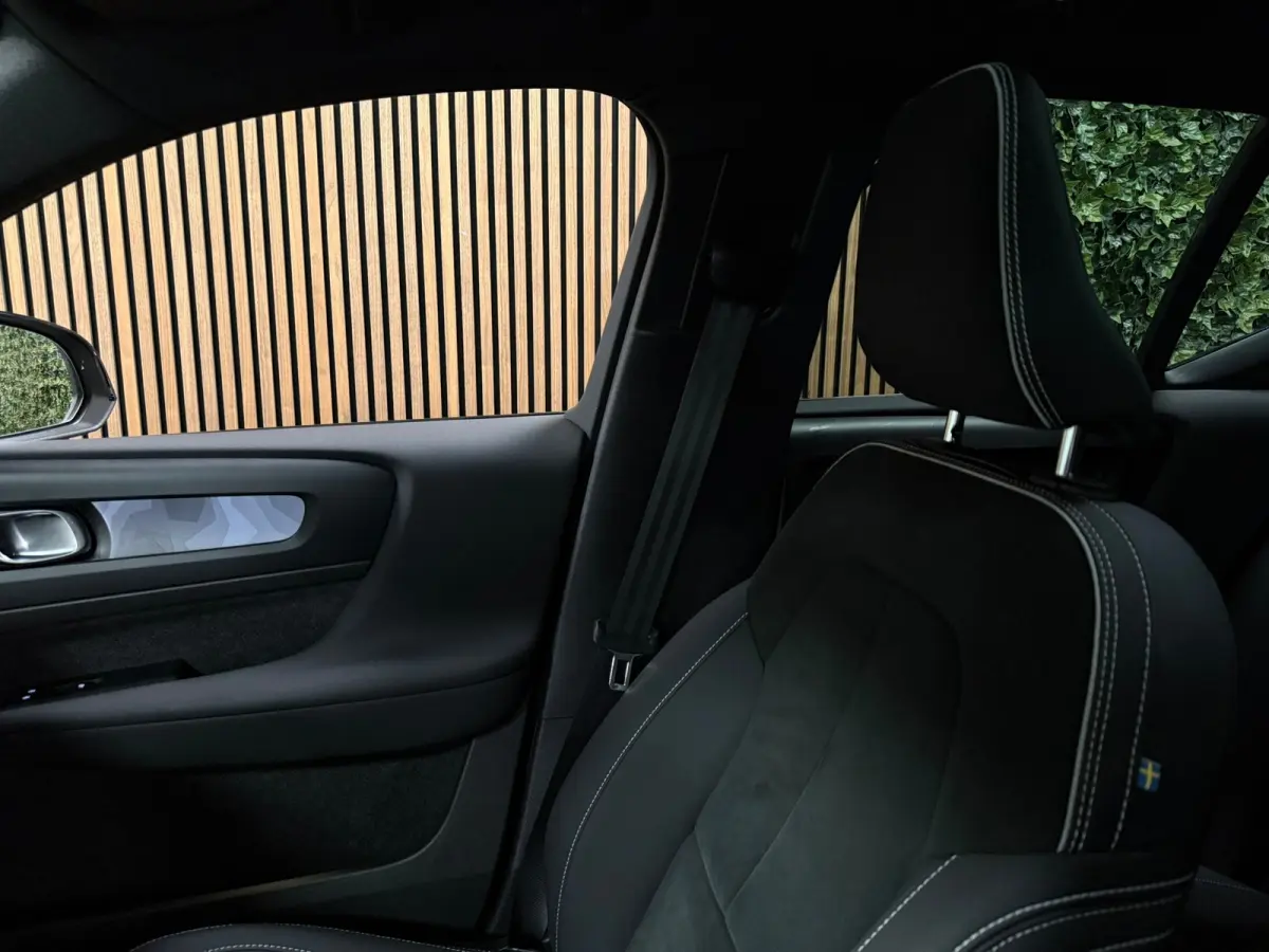 T5 Ultimate Dark | Trekhaak | Schuifdak | Harman Kardon | Parkeercamera | All Season banden | Adaptieve Cruise Control | Pilot Assist | BLIS Dode Hoek Detectie | Bestuurdersstoel elektrisch 