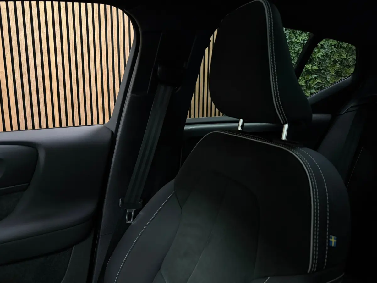 T5 Ultimate Dark | Trekhaak | Schuifdak | Harman Kardon | Parkeercamera | All Season banden | Adaptieve Cruise Control | Pilot Assist | BLIS Dode Hoek Detectie | Bestuurdersstoel elektrisch 