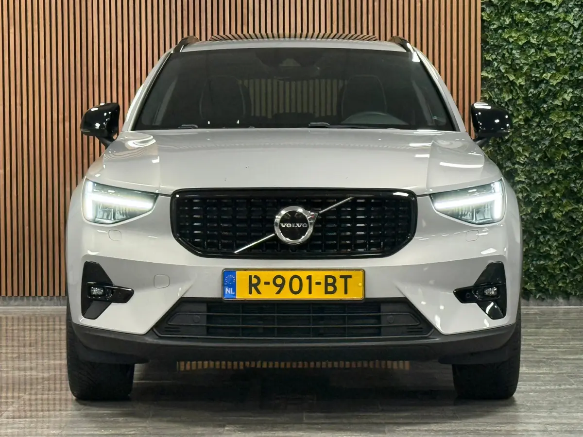 T5 Ultimate Dark | Trekhaak | Schuifdak | Harman Kardon | Parkeercamera | All Season banden | Adaptieve Cruise Control | Pilot Assist | BLIS Dode Hoek Detectie | Bestuurdersstoel elektrisch 