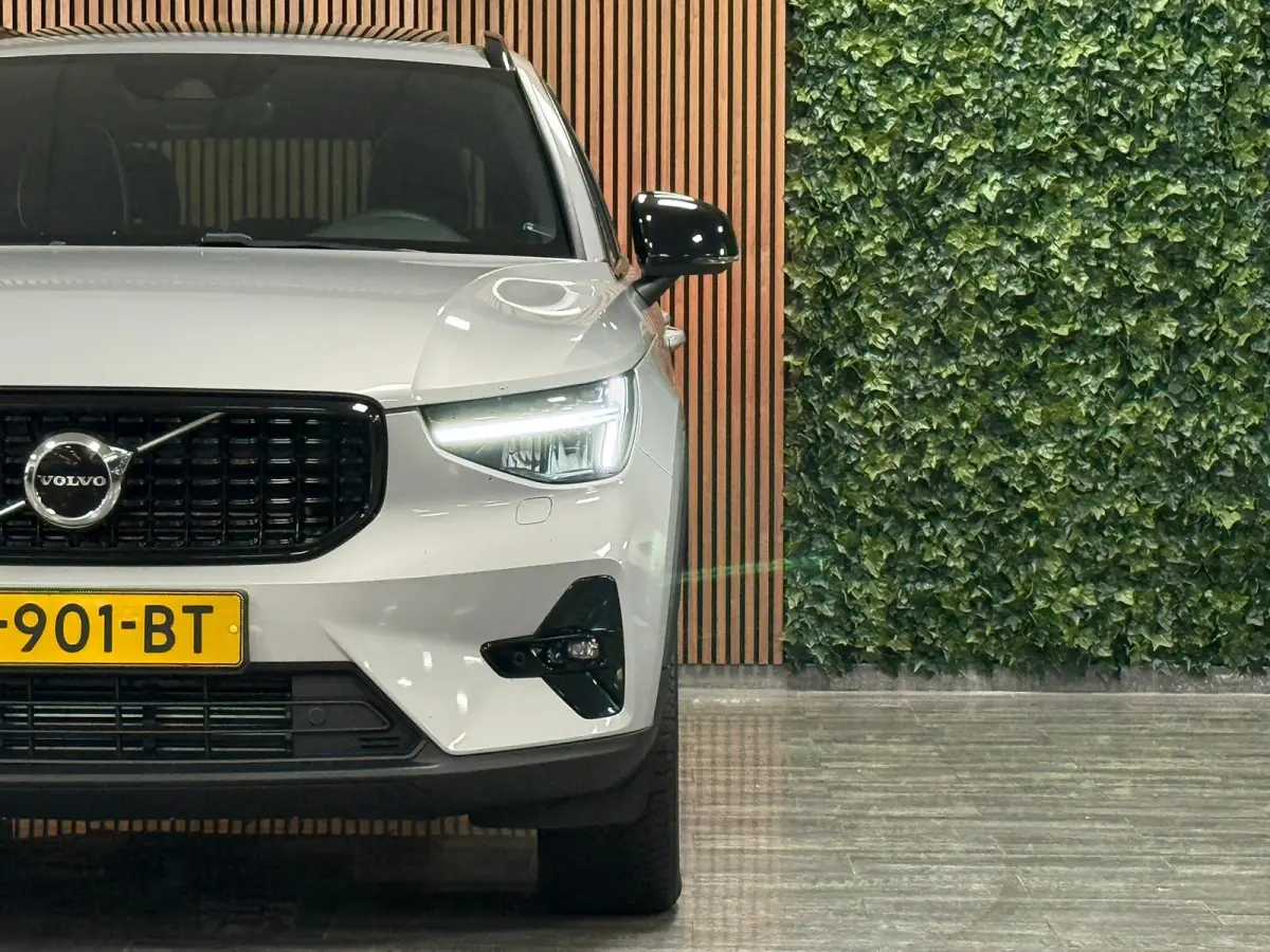 T5 Ultimate Dark | Trekhaak | Schuifdak | Harman Kardon | Parkeercamera | All Season banden | Adaptieve Cruise Control | Pilot Assist | BLIS Dode Hoek Detectie | Bestuurdersstoel elektrisch 
