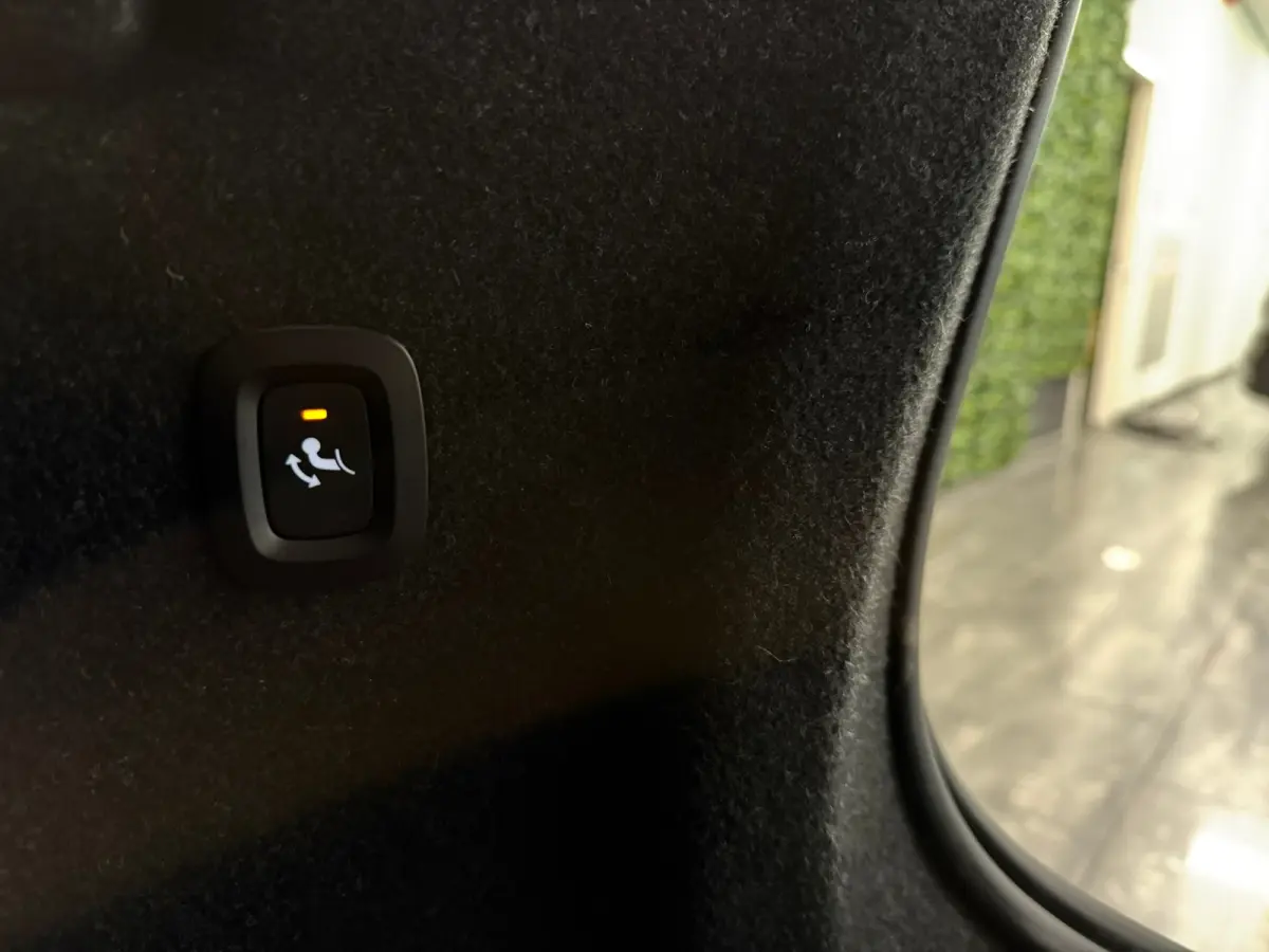 T5 Ultimate Dark | Trekhaak | Schuifdak | Harman Kardon | Parkeercamera | All Season banden | Adaptieve Cruise Control | Pilot Assist | BLIS Dode Hoek Detectie | Bestuurdersstoel elektrisch 