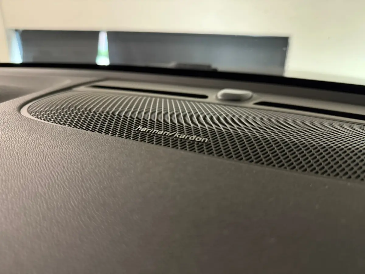 T5 Ultimate Dark | Trekhaak | Schuifdak | Harman Kardon | Parkeercamera | All Season banden | Adaptieve Cruise Control | Pilot Assist | BLIS Dode Hoek Detectie | Bestuurdersstoel elektrisch 