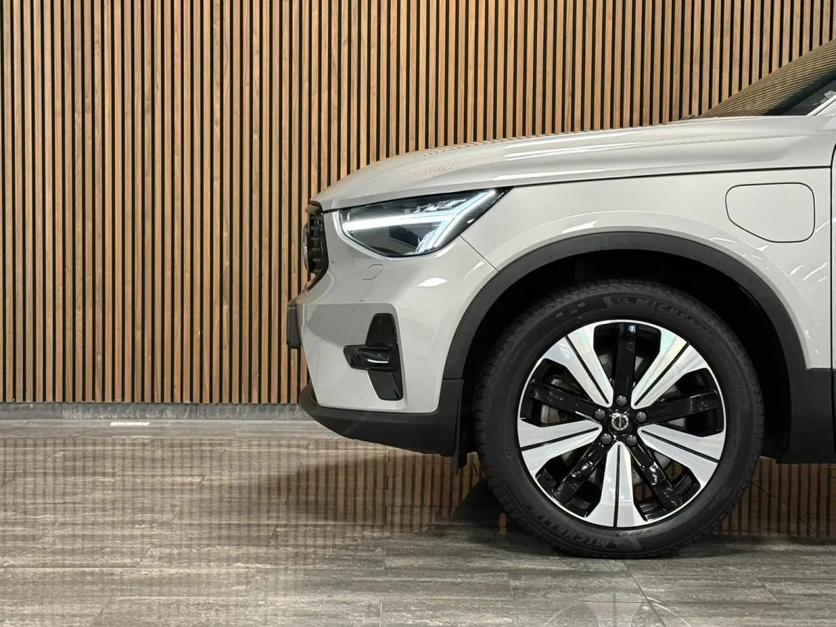 T5 Ultimate Dark | Trekhaak | Schuifdak | Harman Kardon | Parkeercamera | All Season banden | Adaptieve Cruise Control | Pilot Assist | BLIS Dode Hoek Detectie | Bestuurdersstoel elektrisch 