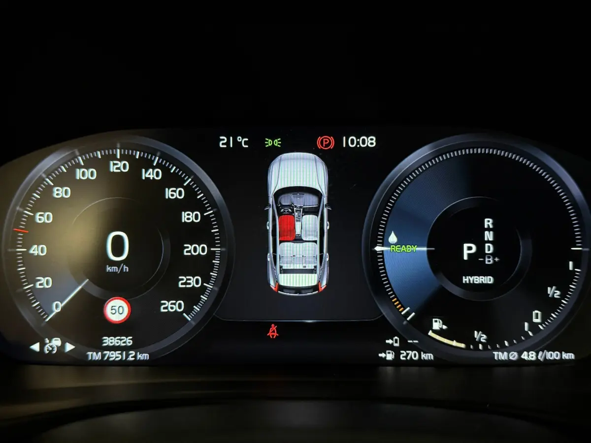 T5 Ultimate Dark | Trekhaak | Schuifdak | Harman Kardon | Parkeercamera | All Season banden | Adaptieve Cruise Control | Pilot Assist | BLIS Dode Hoek Detectie | Bestuurdersstoel elektrisch 