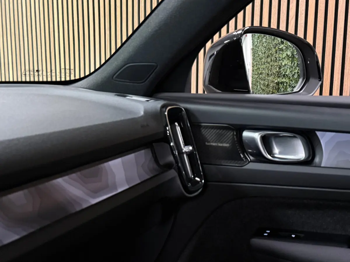 T5 Ultimate Dark | Trekhaak | Schuifdak | Harman Kardon | Parkeercamera | All Season banden | Adaptieve Cruise Control | Pilot Assist | BLIS Dode Hoek Detectie | Bestuurdersstoel elektrisch 