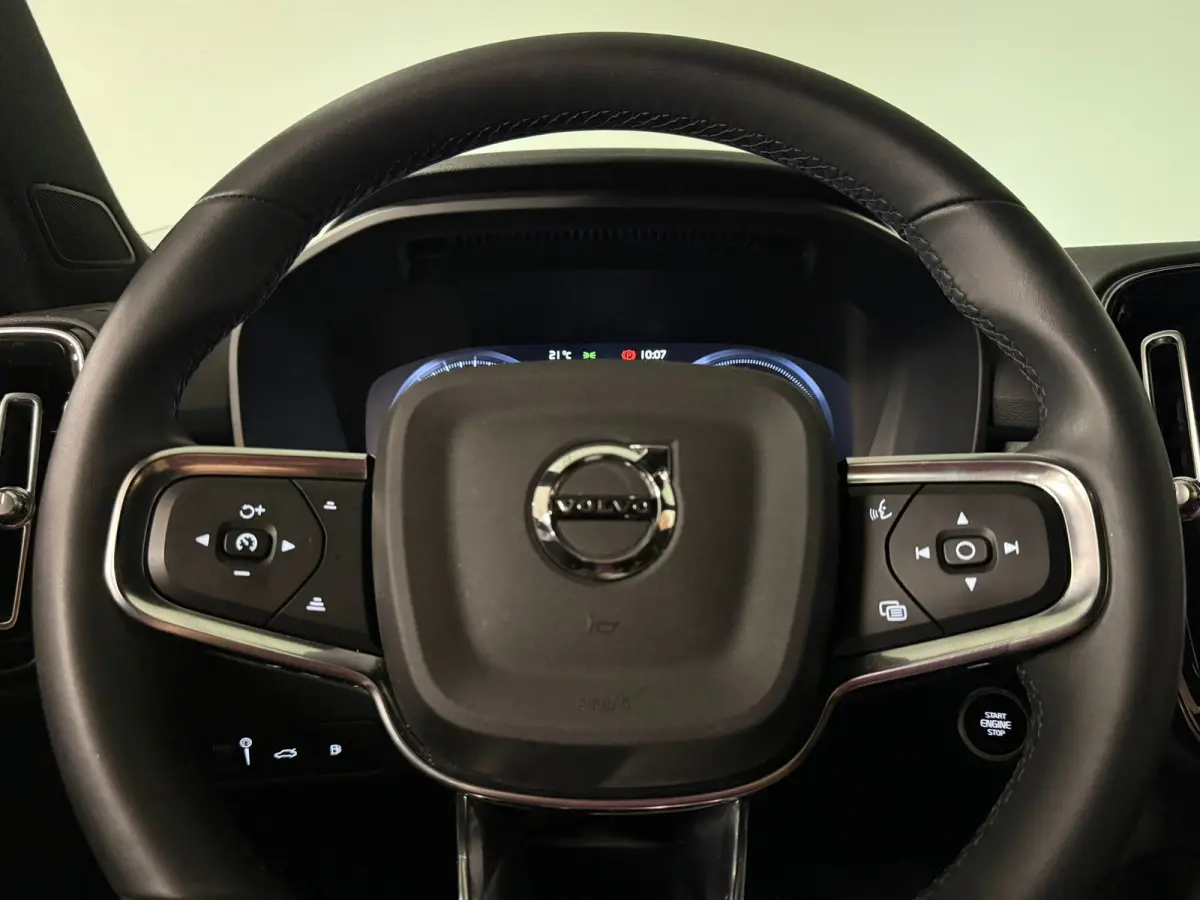T5 Ultimate Dark | Trekhaak | Schuifdak | Harman Kardon | Parkeercamera | All Season banden | Adaptieve Cruise Control | Pilot Assist | BLIS Dode Hoek Detectie | Bestuurdersstoel elektrisch 
