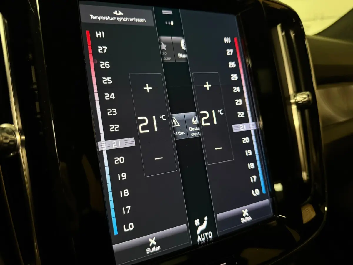 T5 Ultimate Dark | Trekhaak | Schuifdak | Harman Kardon | Parkeercamera | All Season banden | Adaptieve Cruise Control | Pilot Assist | BLIS Dode Hoek Detectie | Bestuurdersstoel elektrisch 