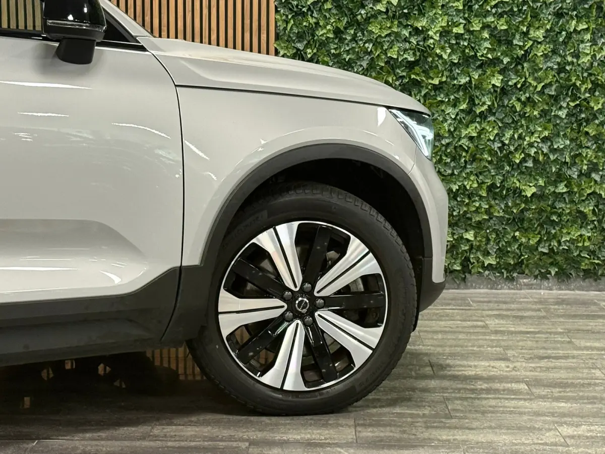 T5 Ultimate Dark | Trekhaak | Schuifdak | Harman Kardon | Parkeercamera | All Season banden | Adaptieve Cruise Control | Pilot Assist | BLIS Dode Hoek Detectie | Bestuurdersstoel elektrisch 
