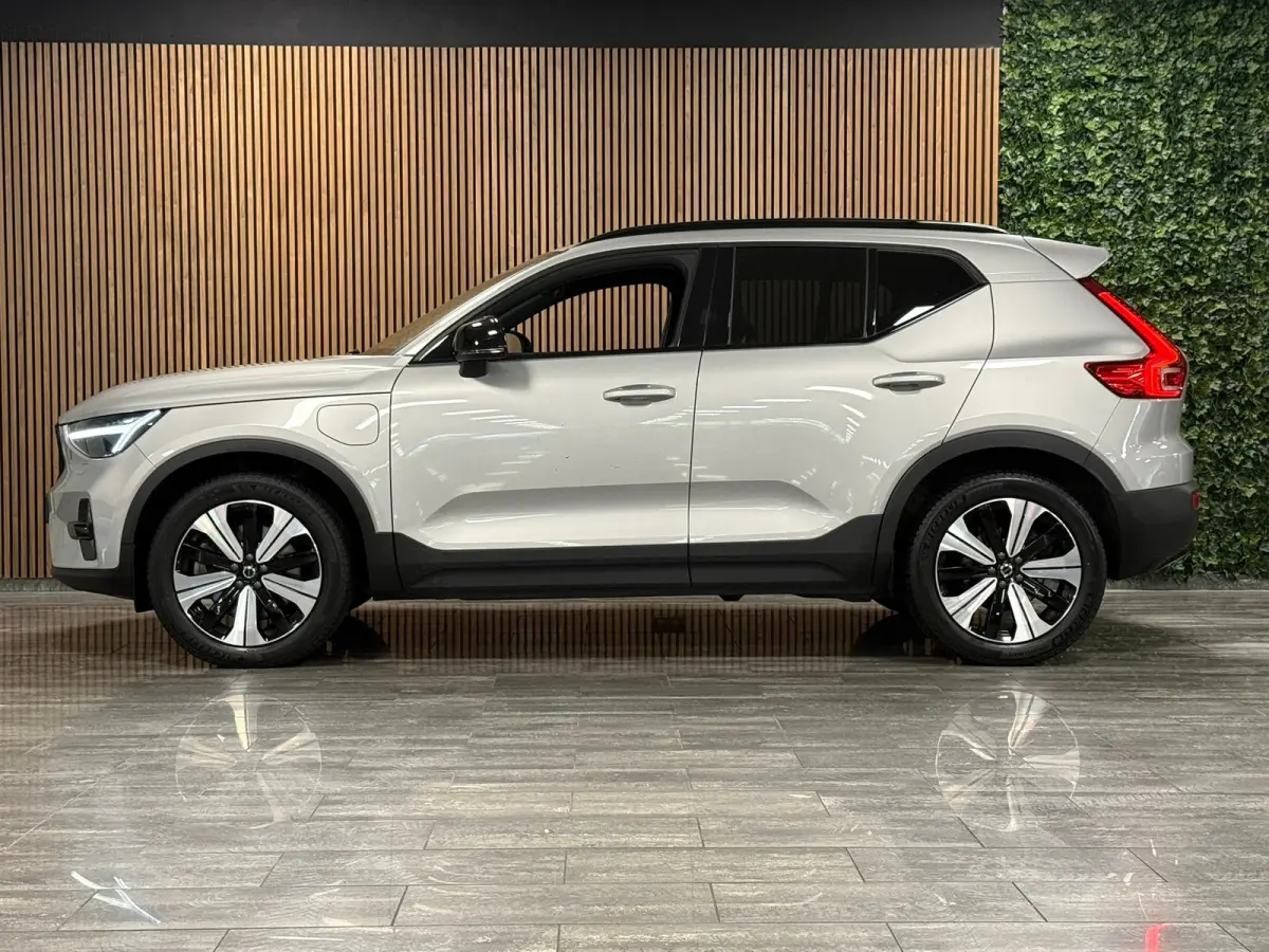 T5 Ultimate Dark | Trekhaak | Schuifdak | Harman Kardon | Parkeercamera | All Season banden | Adaptieve Cruise Control | Pilot Assist | BLIS Dode Hoek Detectie | Bestuurdersstoel elektrisch 