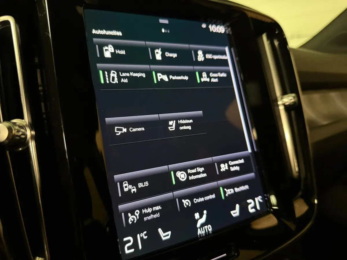 T5 Ultimate Dark | Trekhaak | Schuifdak | Harman Kardon | Parkeercamera | All Season banden | Adaptieve Cruise Control | Pilot Assist | BLIS Dode Hoek Detectie | Bestuurdersstoel elektrisch 