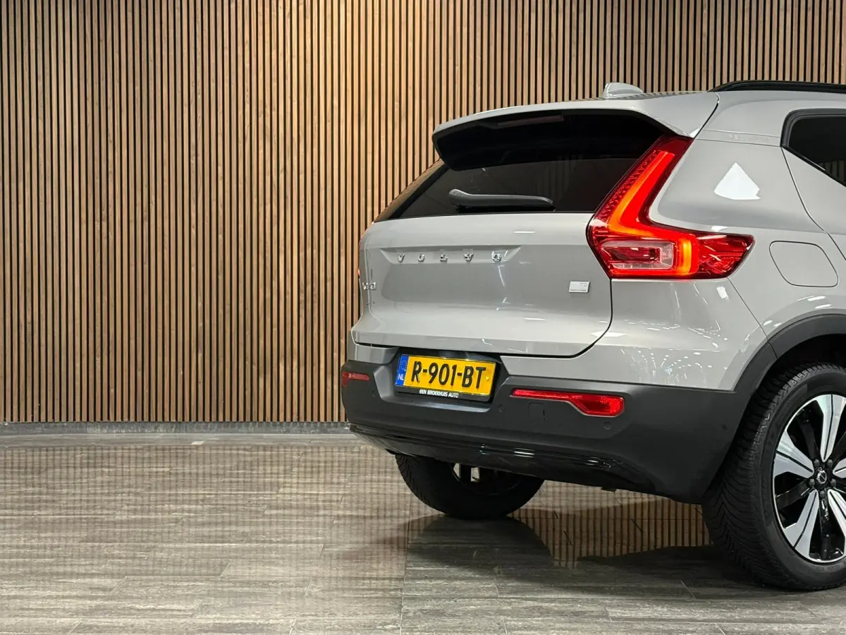 T5 Ultimate Dark | Trekhaak | Schuifdak | Harman Kardon | Parkeercamera | All Season banden | Adaptieve Cruise Control | Pilot Assist | BLIS Dode Hoek Detectie | Bestuurdersstoel elektrisch 