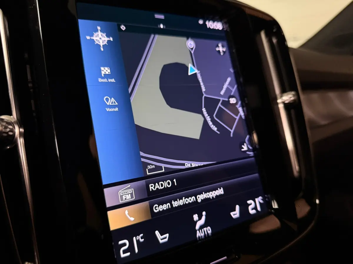 T5 Ultimate Dark | Trekhaak | Schuifdak | Harman Kardon | Parkeercamera | All Season banden | Adaptieve Cruise Control | Pilot Assist | BLIS Dode Hoek Detectie | Bestuurdersstoel elektrisch 