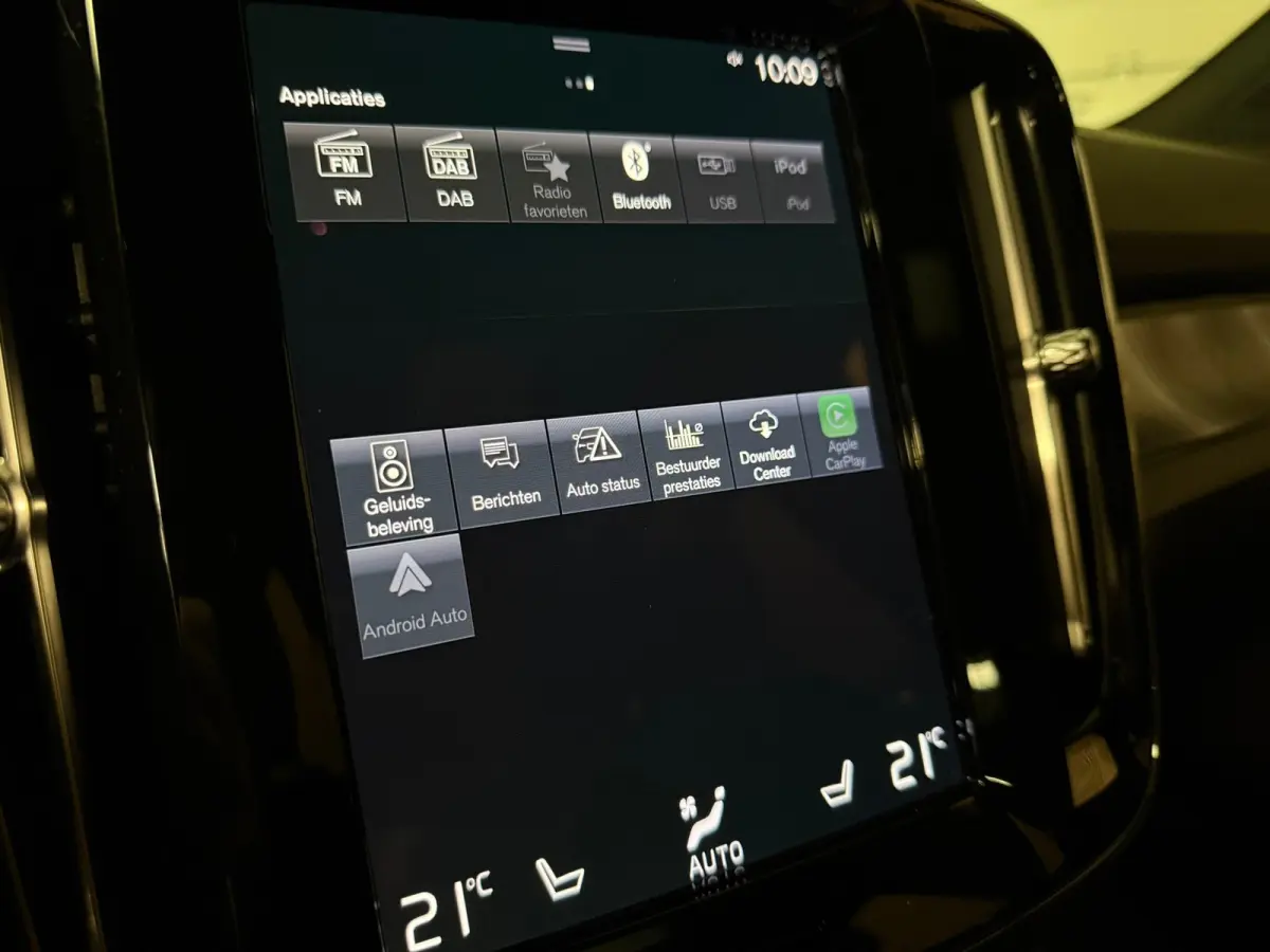 T5 Ultimate Dark | Trekhaak | Schuifdak | Harman Kardon | Parkeercamera | All Season banden | Adaptieve Cruise Control | Pilot Assist | BLIS Dode Hoek Detectie | Bestuurdersstoel elektrisch 