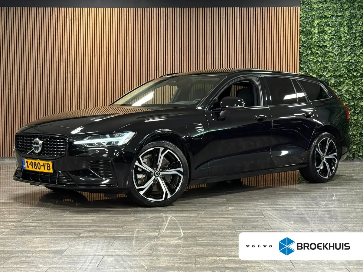 T6 AWD Recharge Plus Dark | Schuifdak | Adaptieve Cruise Control | Stoelverwarming voor+achter | Stuurwielverwarming | Parkeercamera | Pilot Assist | BLIS Dode Hoek Detectie | Elektrische vo