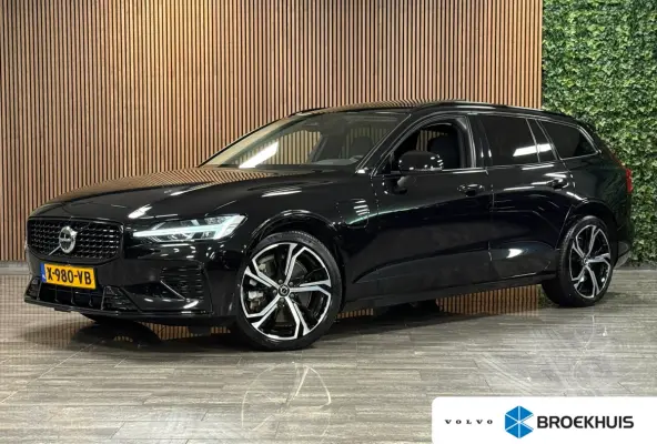 T6 AWD Recharge Plus Dark | Schuifdak | Adaptieve Cruise Control | Stoelverwarming voor+achter | Stuurwielverwarming | Parkeercamera | Pilot Assist | BLIS Dode Hoek Detectie | Elektrische vo