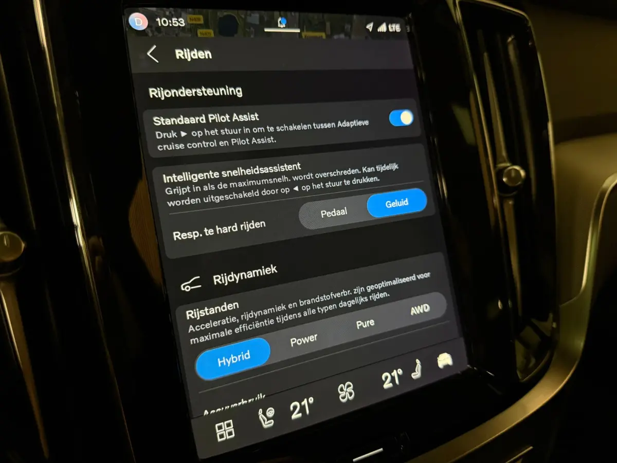T6 AWD Recharge Plus Dark | Schuifdak | Adaptieve Cruise Control | Stoelverwarming voor+achter | Stuurwielverwarming | Parkeercamera | Pilot Assist | BLIS Dode Hoek Detectie | Elektrische vo
