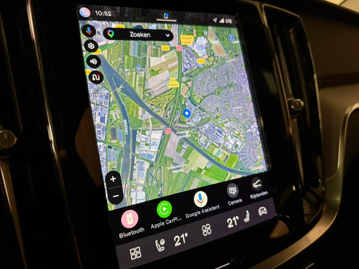 T6 AWD Recharge Plus Dark | Schuifdak | Adaptieve Cruise Control | Stoelverwarming voor+achter | Stuurwielverwarming | Parkeercamera | Pilot Assist | BLIS Dode Hoek Detectie | Elektrische vo