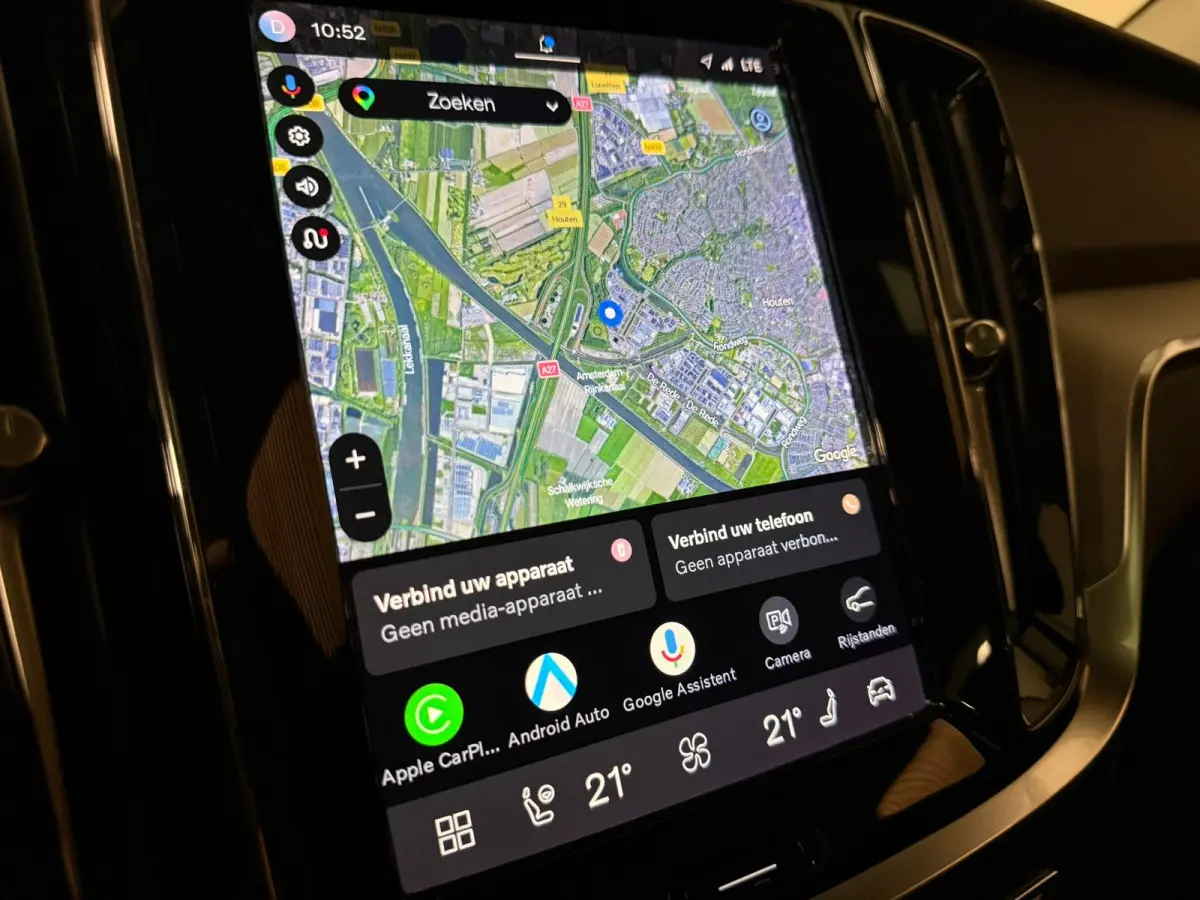 T6 AWD Recharge Plus Dark | Schuifdak | Adaptieve Cruise Control | Stoelverwarming voor+achter | Stuurwielverwarming | Parkeercamera | Pilot Assist | BLIS Dode Hoek Detectie | Elektrische vo