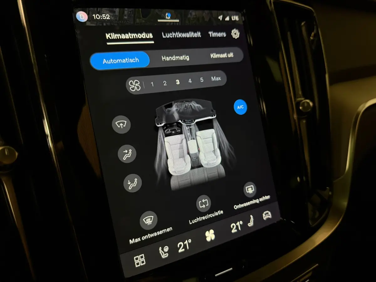 T6 AWD Recharge Plus Dark | Schuifdak | Adaptieve Cruise Control | Stoelverwarming voor+achter | Stuurwielverwarming | Parkeercamera | Pilot Assist | BLIS Dode Hoek Detectie | Elektrische vo