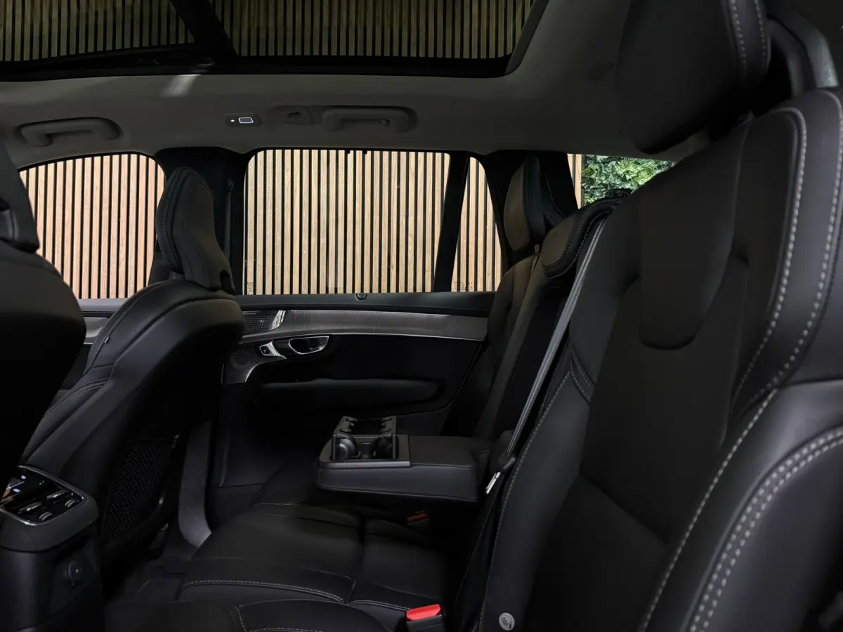 T8 AWD Recharge Ultra Dark | Full Option! | Bowers & Wilkins | Luchtvering | Stoelventilatie | Trekhaak | All Season banden | 360 Camera | Head-Up Display | Stoelmassage | 455pk | Adaptieve 