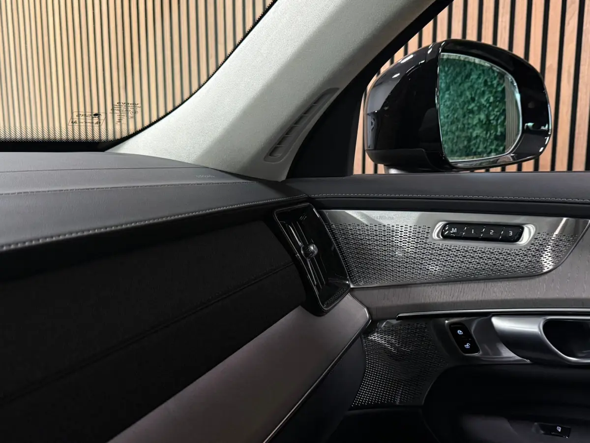T8 AWD Recharge Ultra Dark | Full Option! | Bowers & Wilkins | Luchtvering | Stoelventilatie | Trekhaak | All Season banden | 360 Camera | Head-Up Display | Stoelmassage | 455pk | Adaptieve 