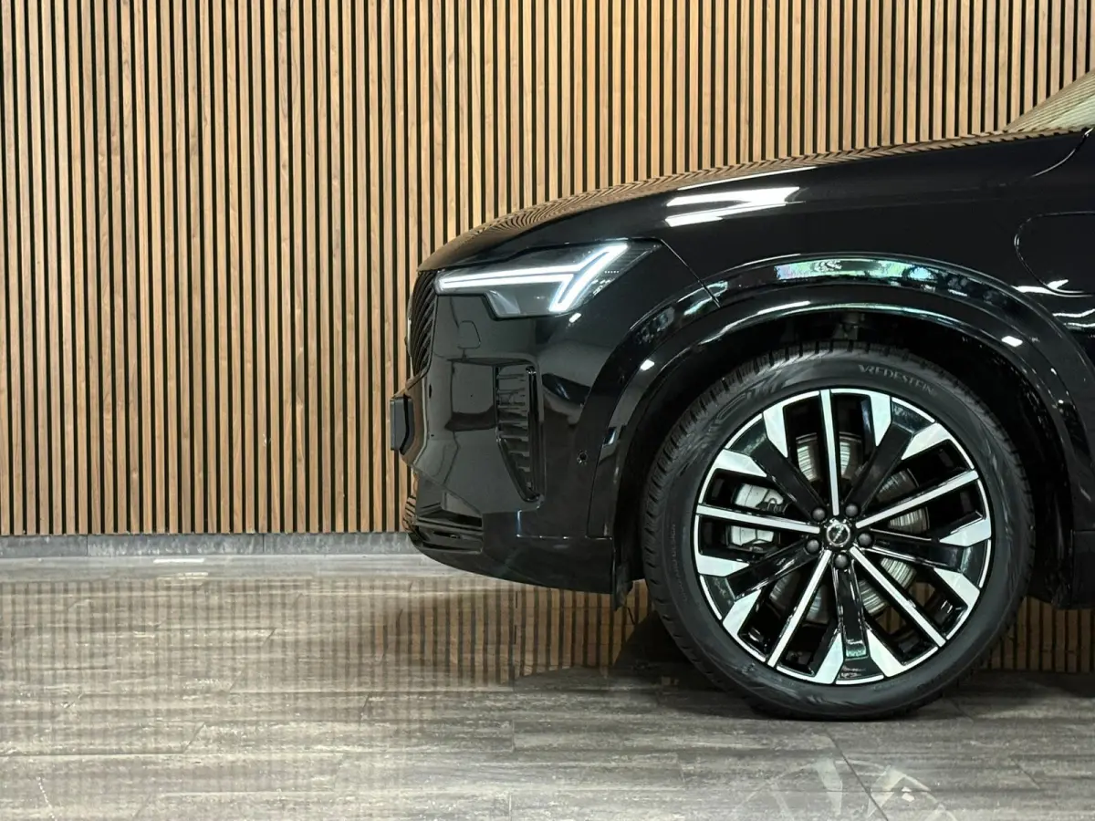 T8 AWD Recharge Ultra Dark | Full Option! | Bowers & Wilkins | Luchtvering | Stoelventilatie | Trekhaak | All Season banden | 360 Camera | Head-Up Display | Stoelmassage | 455pk | Adaptieve 